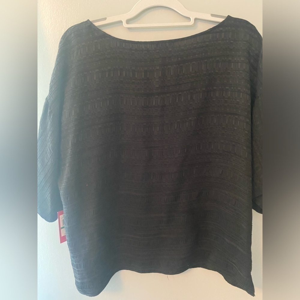 Women’s short sleeve Vince Camuto rich black Zen blouse beautiful design size L